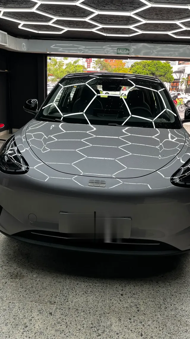 MG4 eléctrico con polarizado instalado en Cali