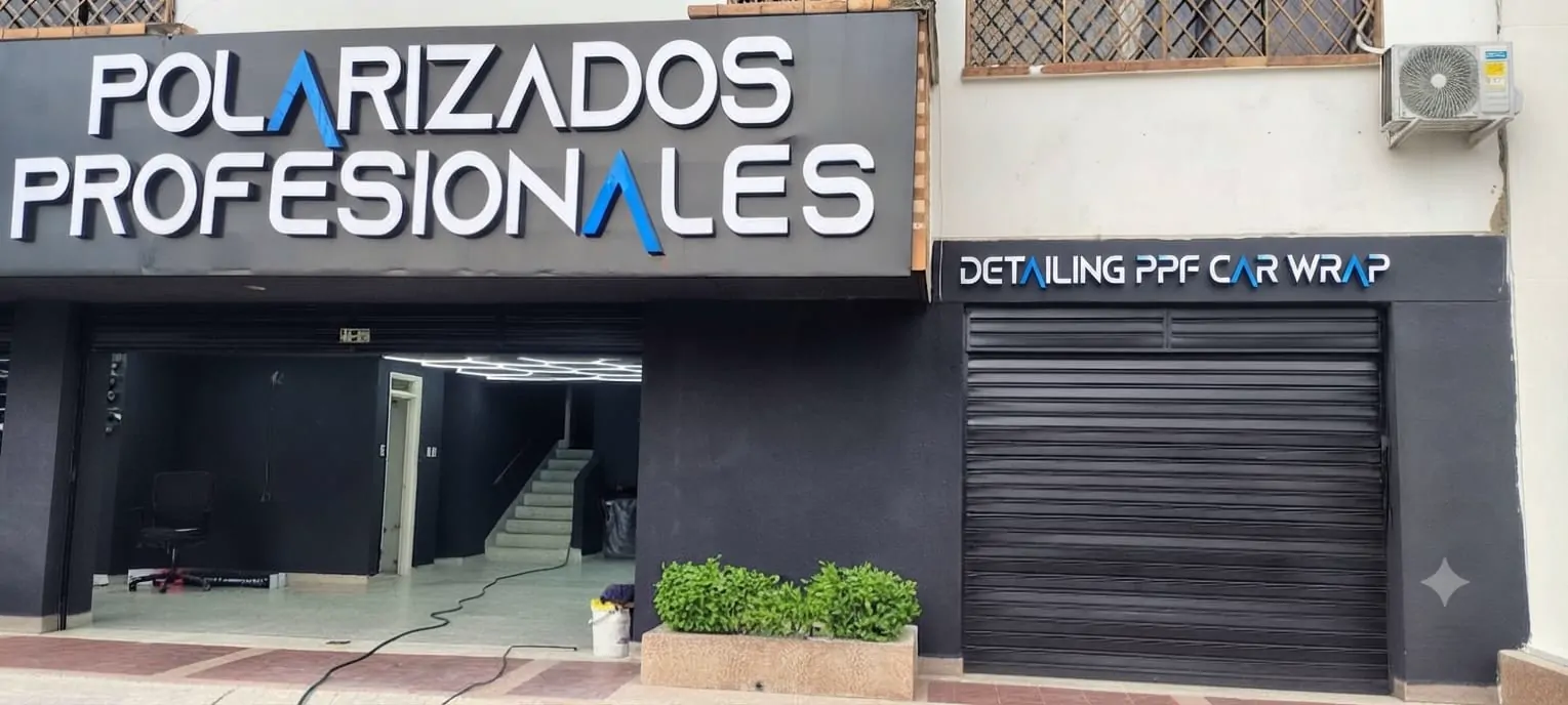 Fachada del taller de polarizados profesionales en Cali
